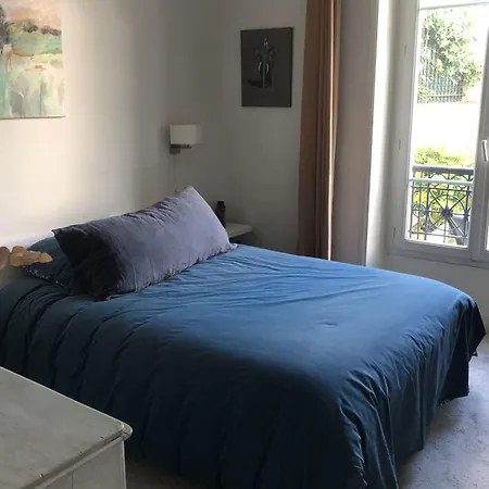 Apartment With Terrace Near Paris Neuilly-sur-Seine